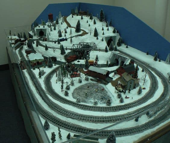 n scale christmas train layouts